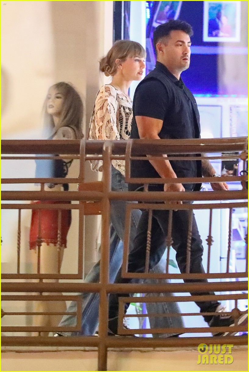 Selena Gomez Reunites with Taylor Swift for Star-Studded Dinner in L.A.