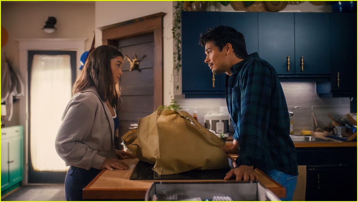 Noah Beck & Siena Agudong Fall For Each Other In 'Sidelined: The QB & Me' Trailer - Watch Now!