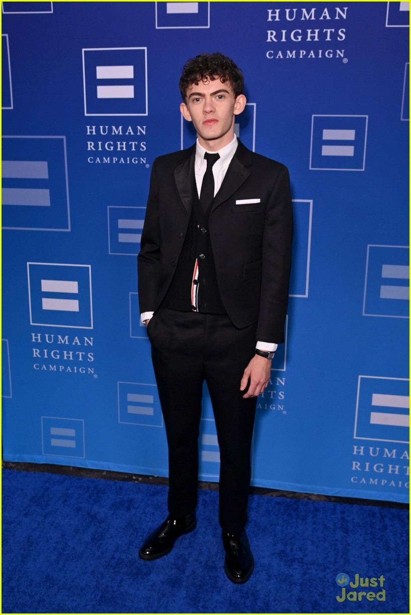 Joe Locke Reunites With 'Heartstopper' Co-Stars After Receiving HRC Honor