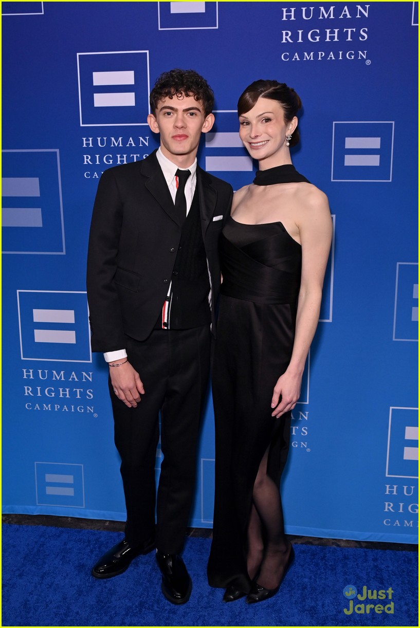 Joe Locke Reunites With 'Heartstopper' Co-Stars After Receiving HRC Honor