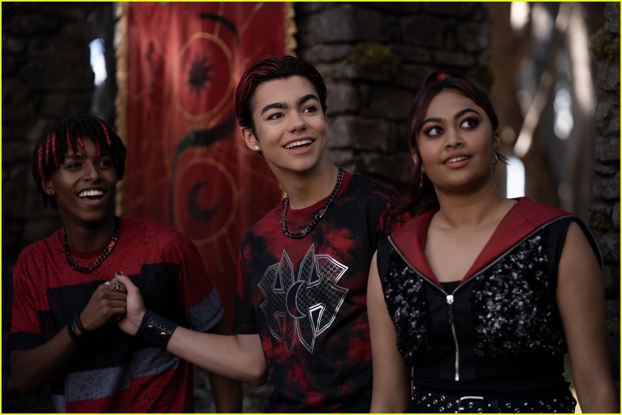 'Zombies 4: Dawn of the Vampires' First Look & Premiere Date: Milo Manheim & Meg Donnelly Head to Summer Camp - Watch!